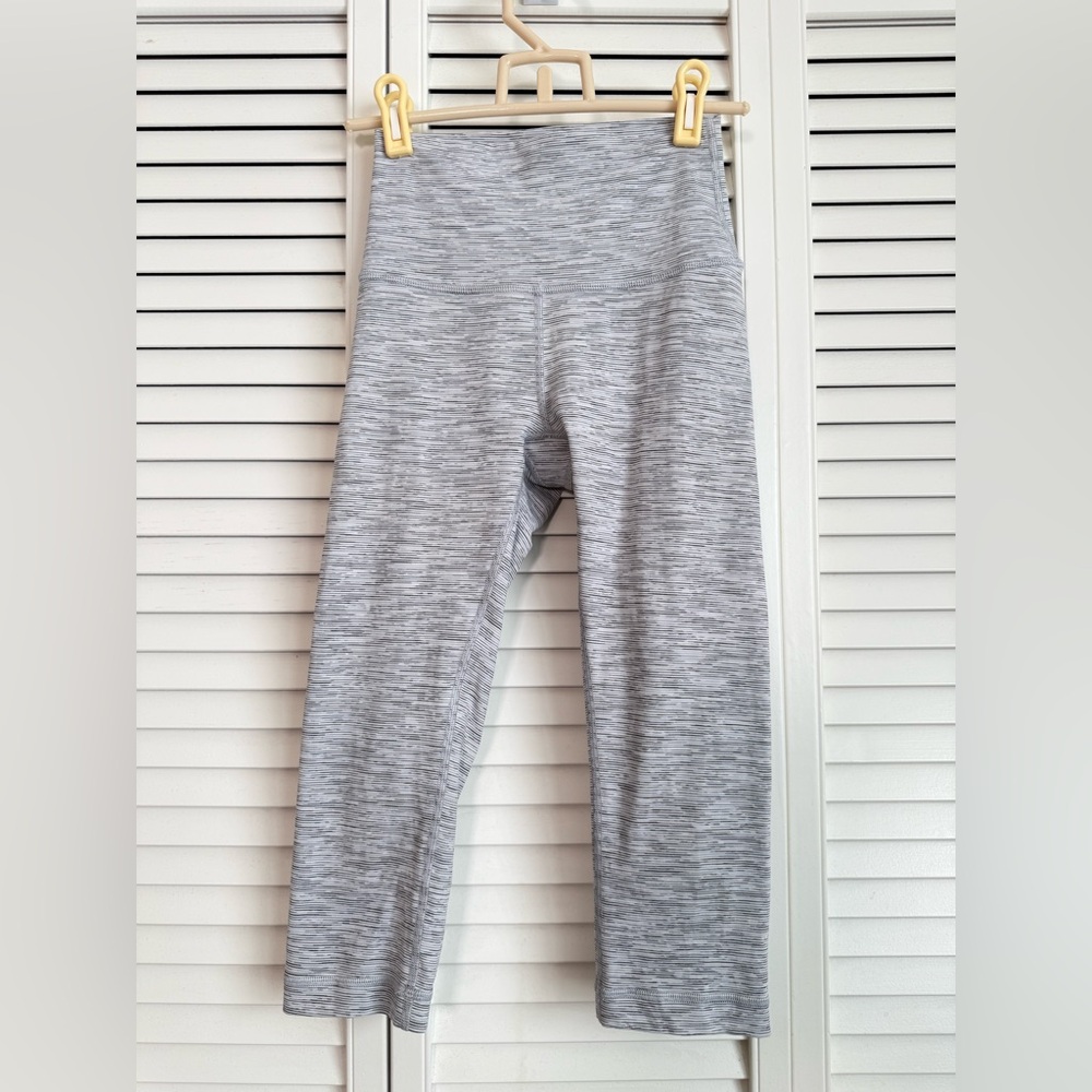 Lululemon Leggings Women's 2 Wunder Under Crop Gray Striped Compression Athletic